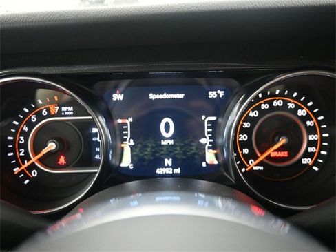 Used 2020 Jeep Wrangler Unlimited Sahara image 27