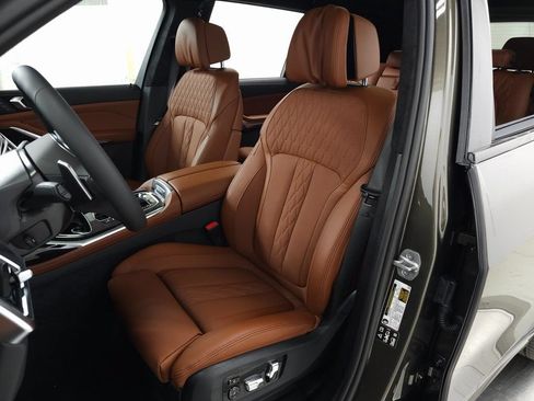Used 2026 BMW X7 xDrive40i w/ M Sport Package AWD/4WD image 11