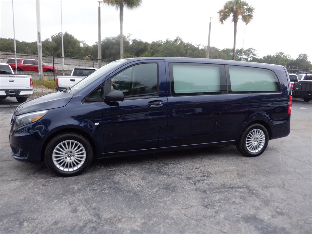 Used 2022 Mercedes-Benz Metris image 2