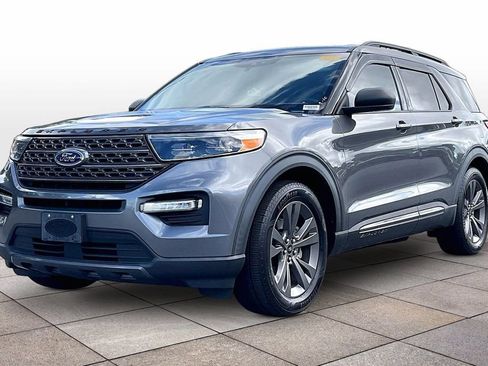 Used 2021 Ford Explorer XLT w/ Equipment Group 202A RWD image 12