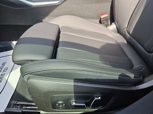 Certified 2025 BMW 330i Sedan w/ Premium Package image 31