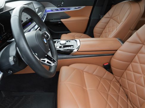 Used 2023 BMW 740i w/ Parking Assistance Package RWD image 12