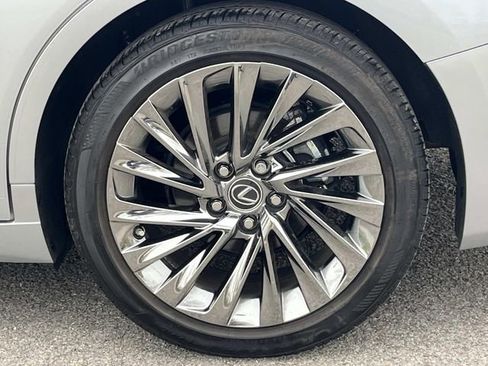 Used 2024 Lexus ES 300h w/ Technology Package image 11