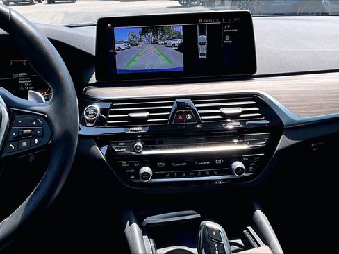 Certified 2023 BMW 530i xDrive w/ Premium Package AWD/4WD image 7