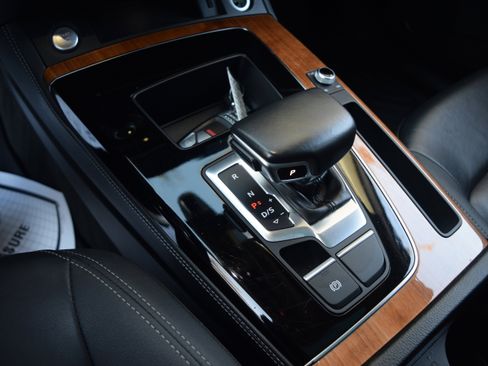 Used 2021 Audi Q5 Premium Plus image 12