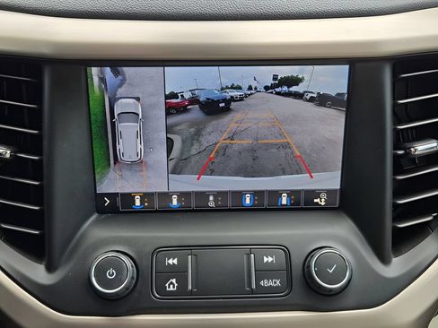 Used 2020 GMC Acadia Denali w/ Technology Package FWD image 15
