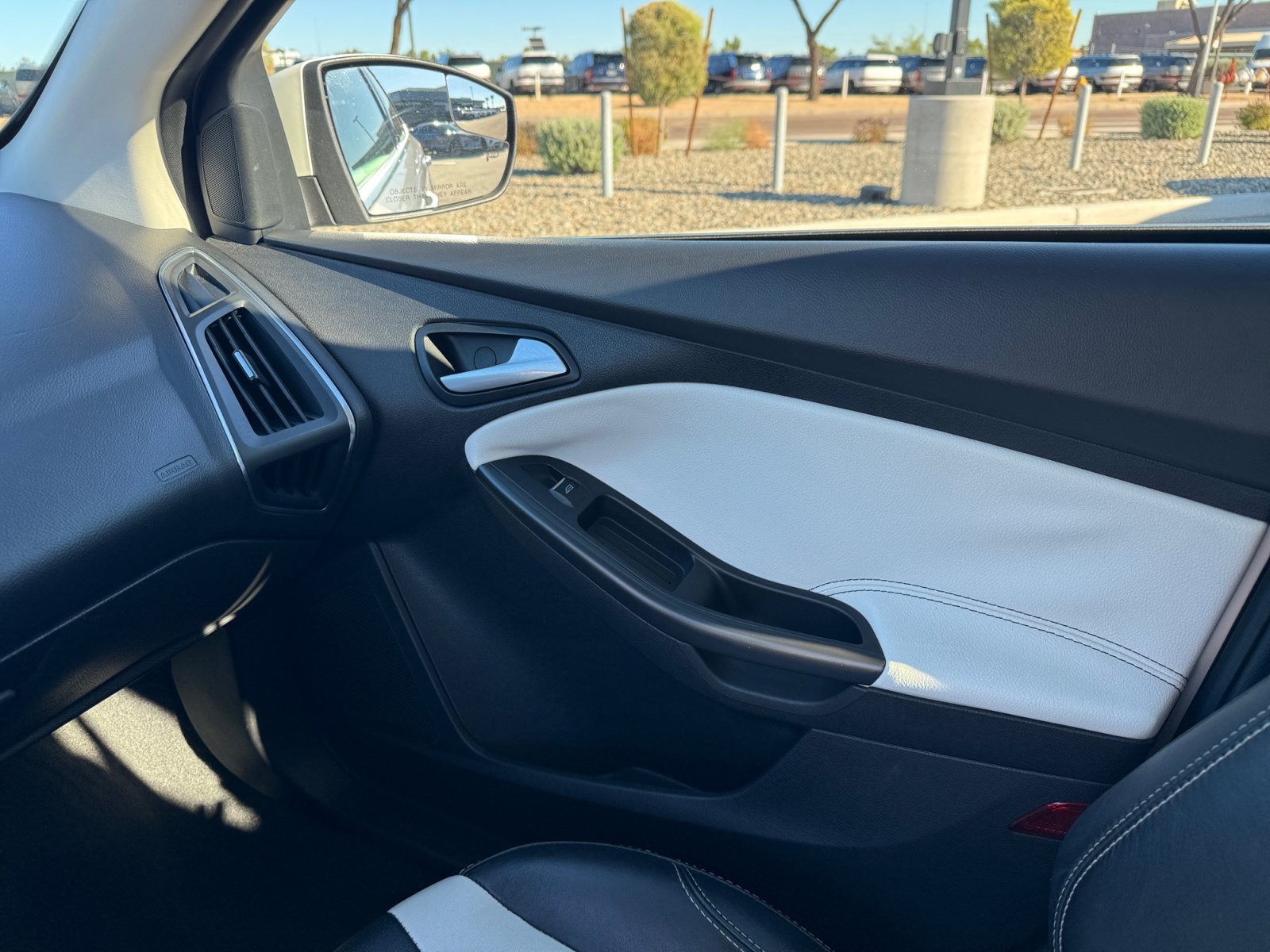 Used 2013 Ford Focus Titanium FWD image 16