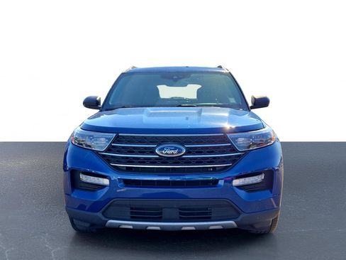 Used 2022 Ford Explorer XLT w/ Equipment Group 202A image 2