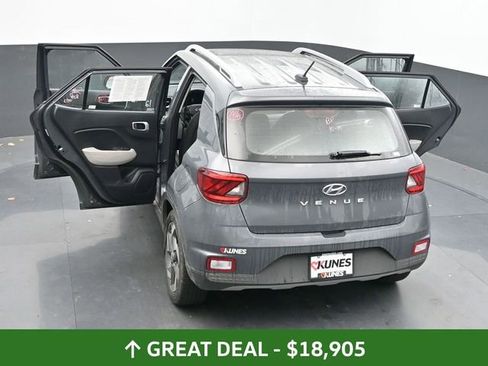 Used 2025 Hyundai Venue SEL image 46