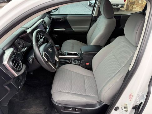 Used 2020 Toyota Tacoma SR5 RWD image 11