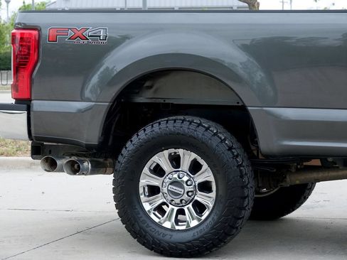 Used 2019 Ford F250 XLT w/ XLT Premium Package AWD/4WD image 16