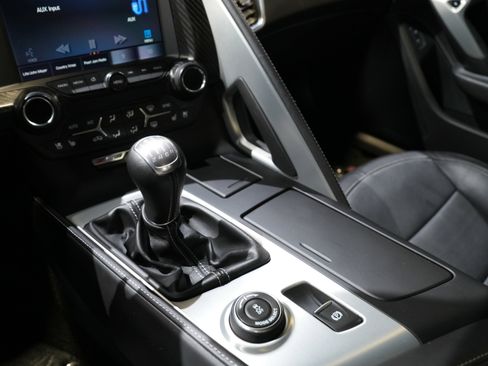 Used 2015 Chevrolet Corvette Z06 w/ 3LZ Preferred Equipment Group image 40