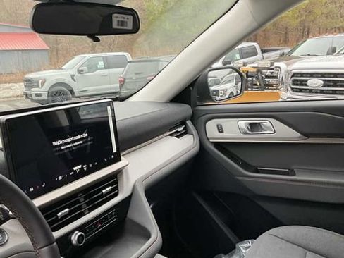 Used 2026 Ford Explorer Active AWD/4WD image 22