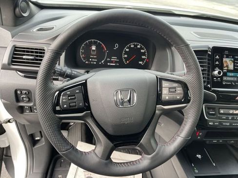 Used 2025 Honda Ridgeline Black Edition image 14