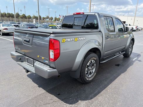Used 2018 Nissan Frontier SV image 8