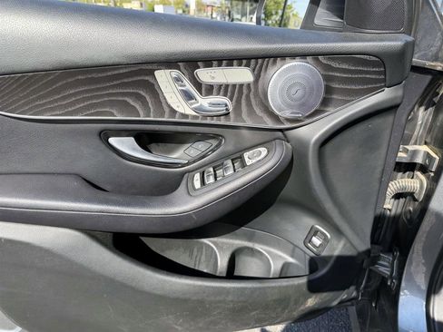 Used 2018 Mercedes-Benz GLC 300 4MATIC w/ Premium Package image 16