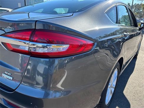 Used 2020 Ford Fusion SE image 14