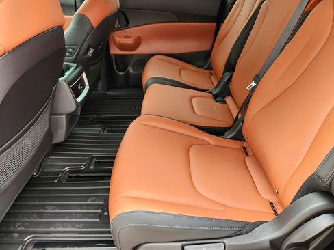 New 2026 Kia Carnival EX FWD image 21