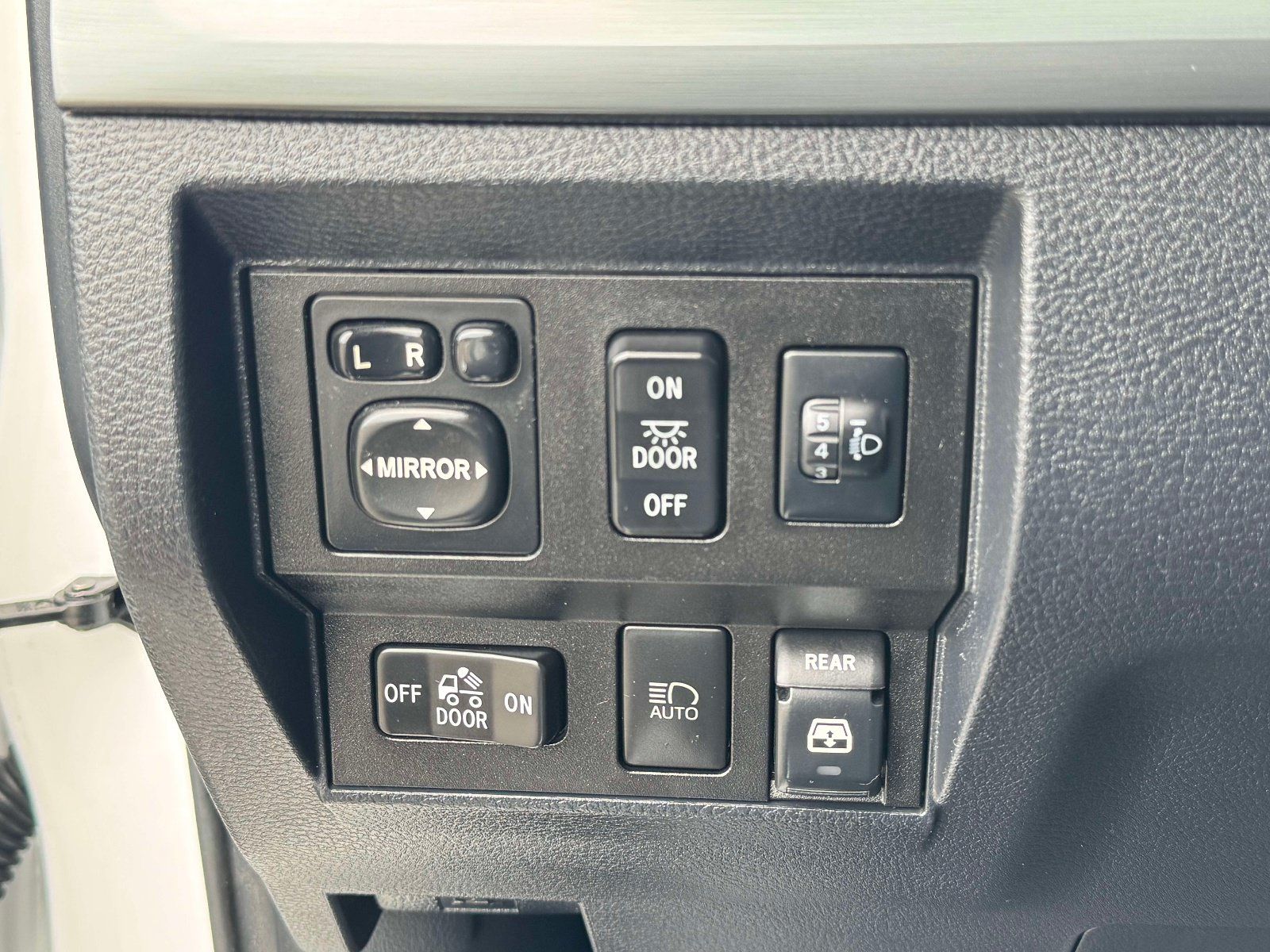 Used 2019 Toyota Tundra Platinum AWD/4WD image 19