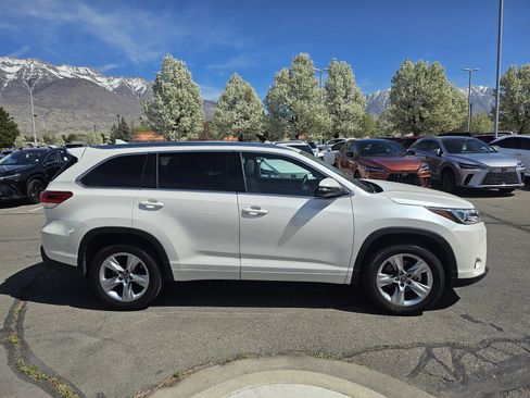 Used 2017 Toyota Highlander Limited image 4