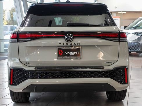 New 2026 Volkswagen Tiguan SE R-Line image 9