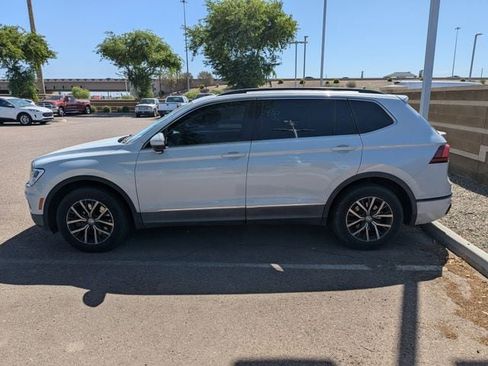 Used 2018 Volkswagen Tiguan SE w/ Panoramic Sunroof Package FWD image 8