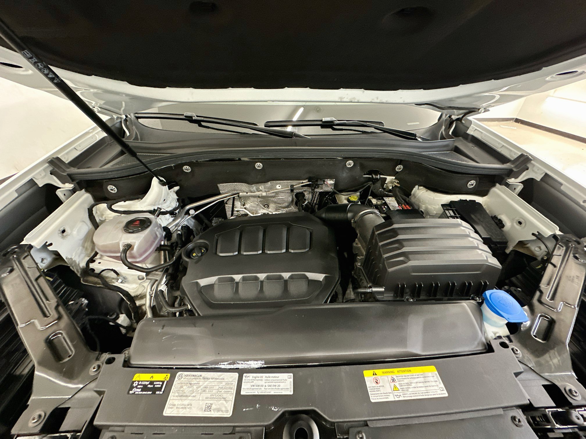 Used 2024 Volkswagen Atlas Cross Sport SE AWD/4WD image 35