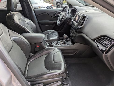 Used 2019 Jeep Cherokee Latitude Plus image 18