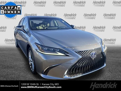 Used 2019 Lexus ES 300h w/ Luxury Package image 1