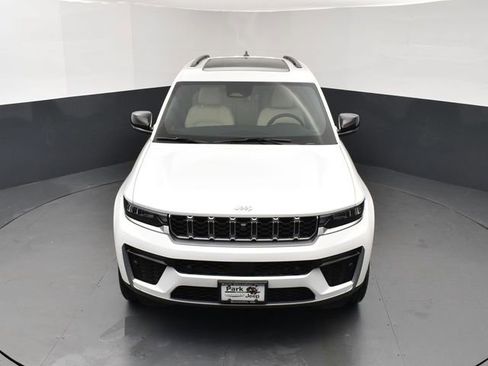 New 2026 Jeep Grand Cherokee Limited w/ Luxury Tech Group II image 17