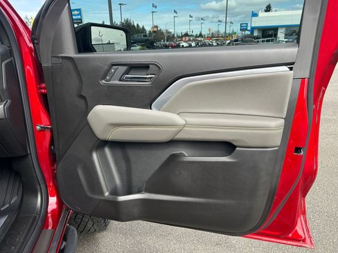 Used 2025 Chevrolet Colorado ZR2 w/ Technology Package AWD/4WD image 25