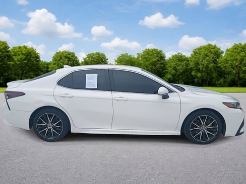 Used 2023 Toyota Camry SE FWD image 8