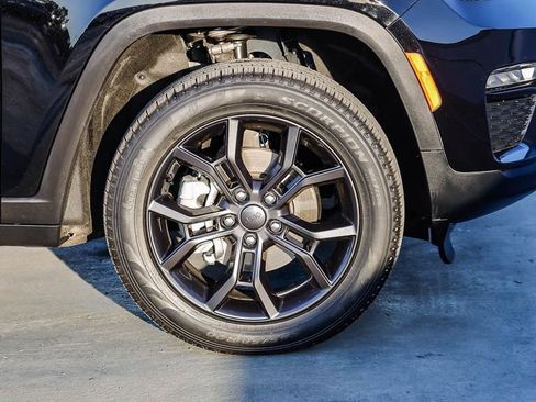 Used 2025 Jeep Grand Cherokee Limited AWD/4WD image 11