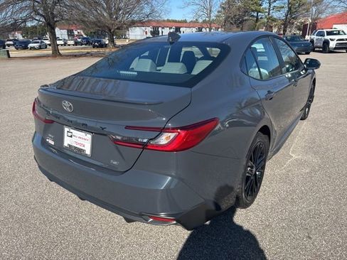 Used 2025 Toyota Camry SE image 5