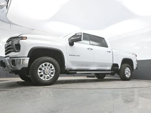 Used 2024 Chevrolet Silverado 2500 LTZ AWD/4WD image 33