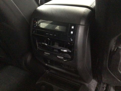 Used 2022 Jeep Grand Cherokee L Limited AWD/4WD image 32
