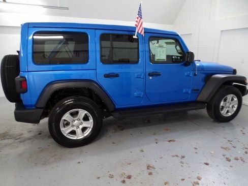 Certified 2022 Jeep Wrangler Unlimited Sport w/ Sun And Sound Package image 22