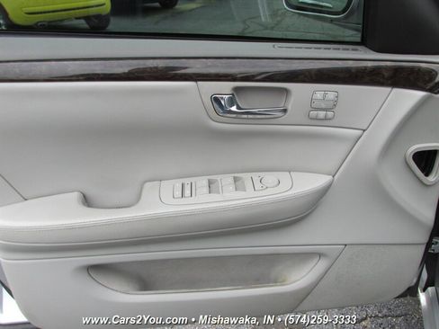 Used 2010 Cadillac DTS Luxury image 11