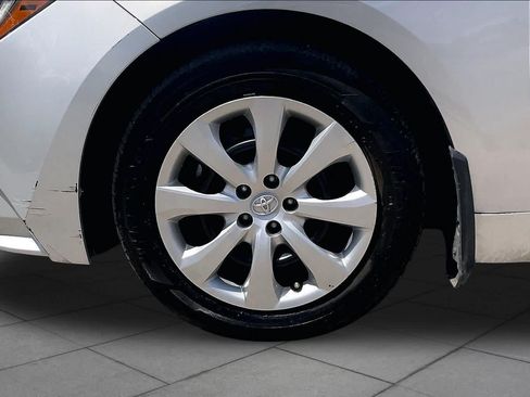 Used 2025 Toyota Corolla LE FWD image 10