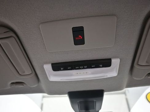 Used 2023 Nissan Kicks SR w/ SR Premium Package FWD image 12