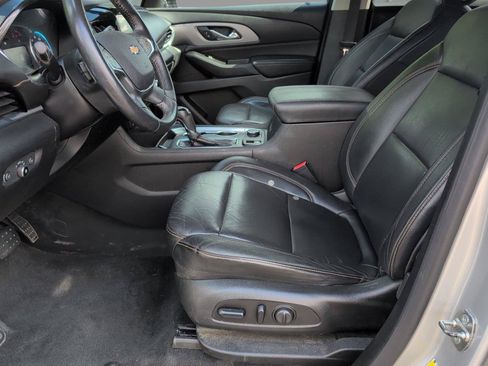 Used 2018 Chevrolet Traverse LT FWD image 12