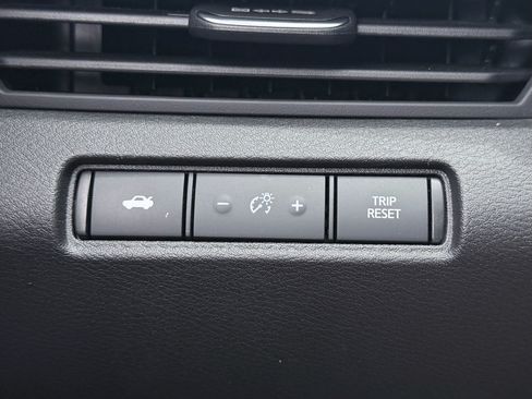 Used 2025 Nissan Altima 2.5 SV FWD image 11