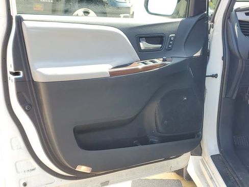 Used 2020 Toyota Sienna Limited Premium AWD/4WD image 10