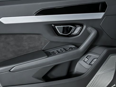 Used 2020 Lamborghini Urus image 18