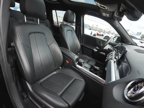 Used 2023 Mercedes-Benz GLB 250 4MATIC w/ Premium Package image 44