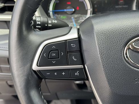 Used 2022 Toyota Highlander XLE AWD/4WD image 11