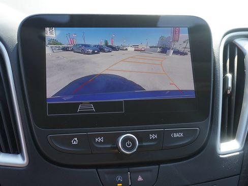 Used 2025 Chevrolet Malibu RS FWD image 4