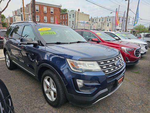 Used 2016 Ford Explorer XLT w/ Equipment Group 202A AWD/4WD image 3