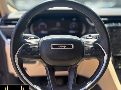 Used 2022 Jeep Grand Cherokee Limited AWD/4WD image 13