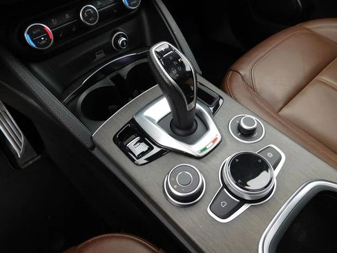 Used 2023 Alfa Romeo Stelvio Ti image 23
